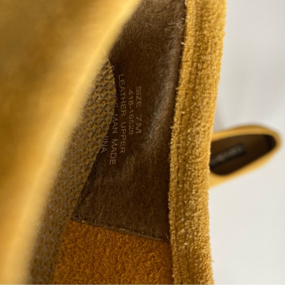 Candie’s Size 7 Woman’s Suede Tan Wedge - Picture 7 of 7